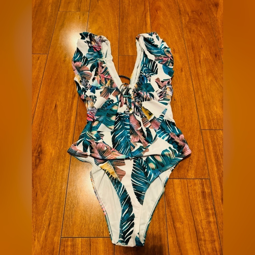 NWT SPORLIKE woman swiming